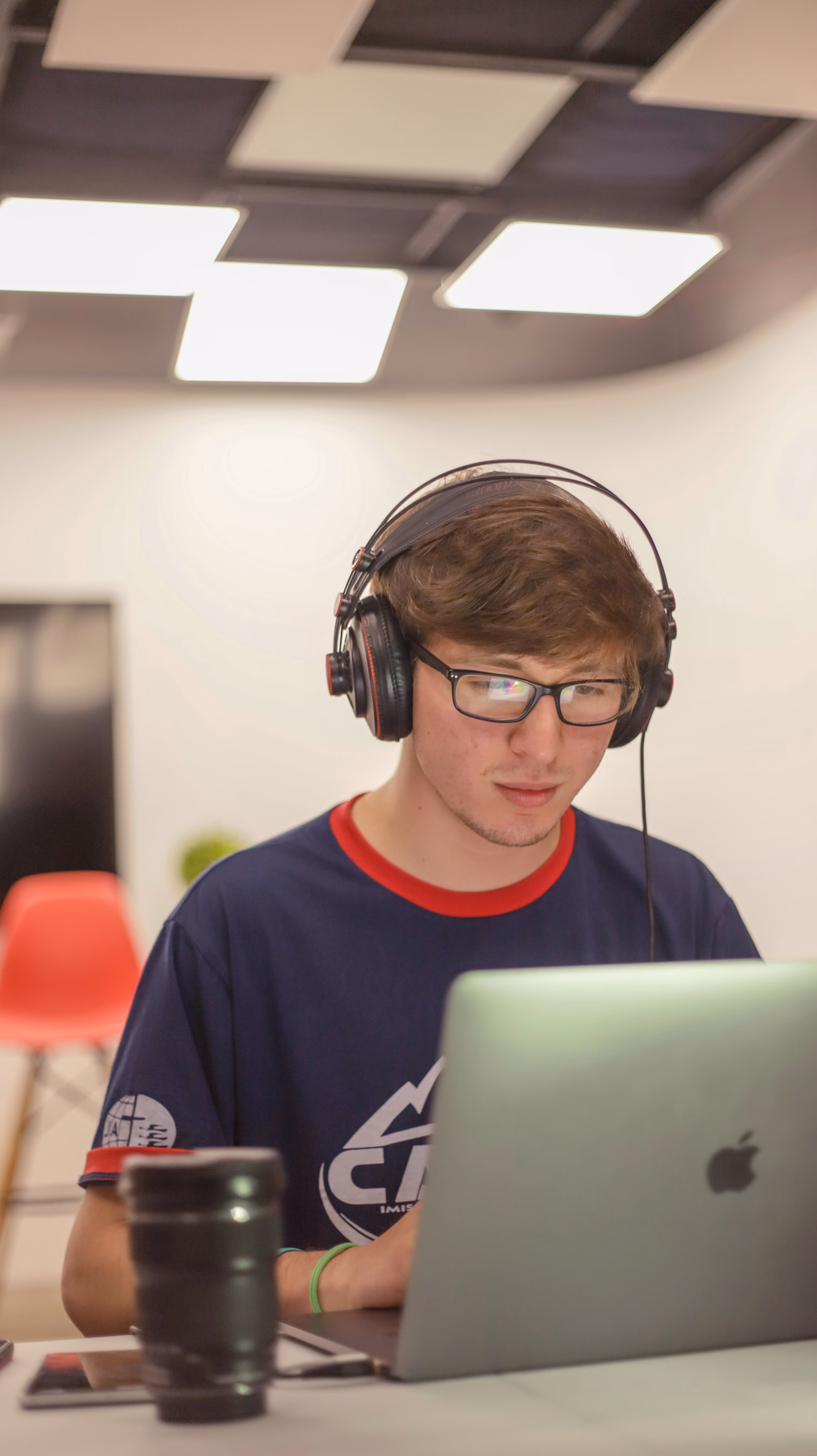 Student participating in online class
